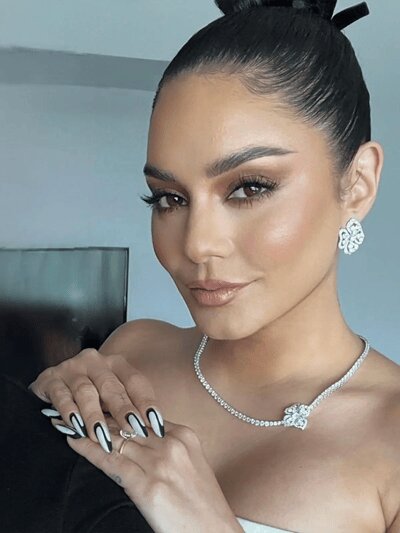 vanessa hudgens unghie mandorla